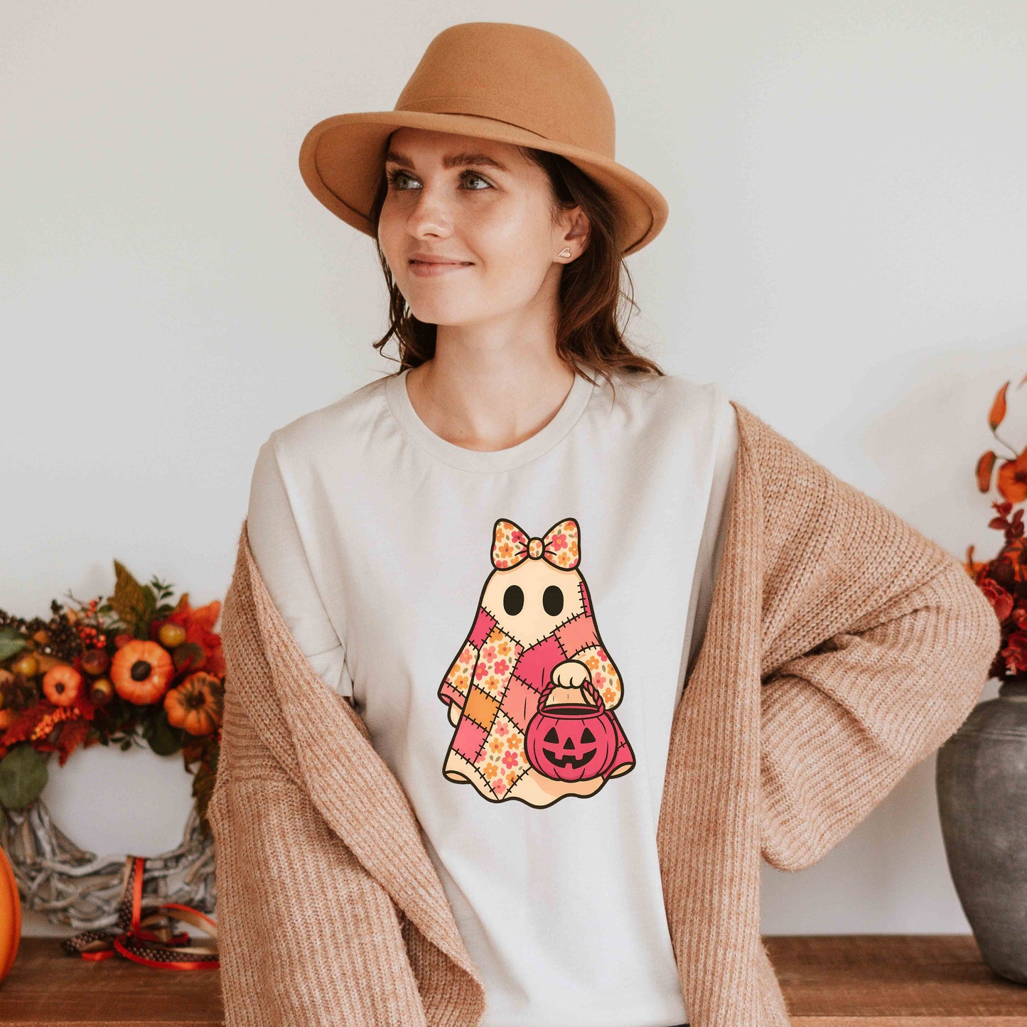 Cute Patchwork Ghost T-Shirt, Cute Halloween Shirt with Floral Quilt and Jack O Lantern, Retro Fall Graphic Tee for Women, Spooky Cute Ghost