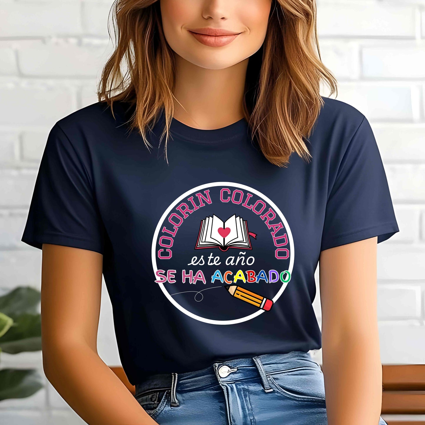Colorin Colorado End of school Teacher T-Shirt. Perfect end of school graphic tee and teacher appreciation gift. A playful humor shirt for educators Bilingual Educators